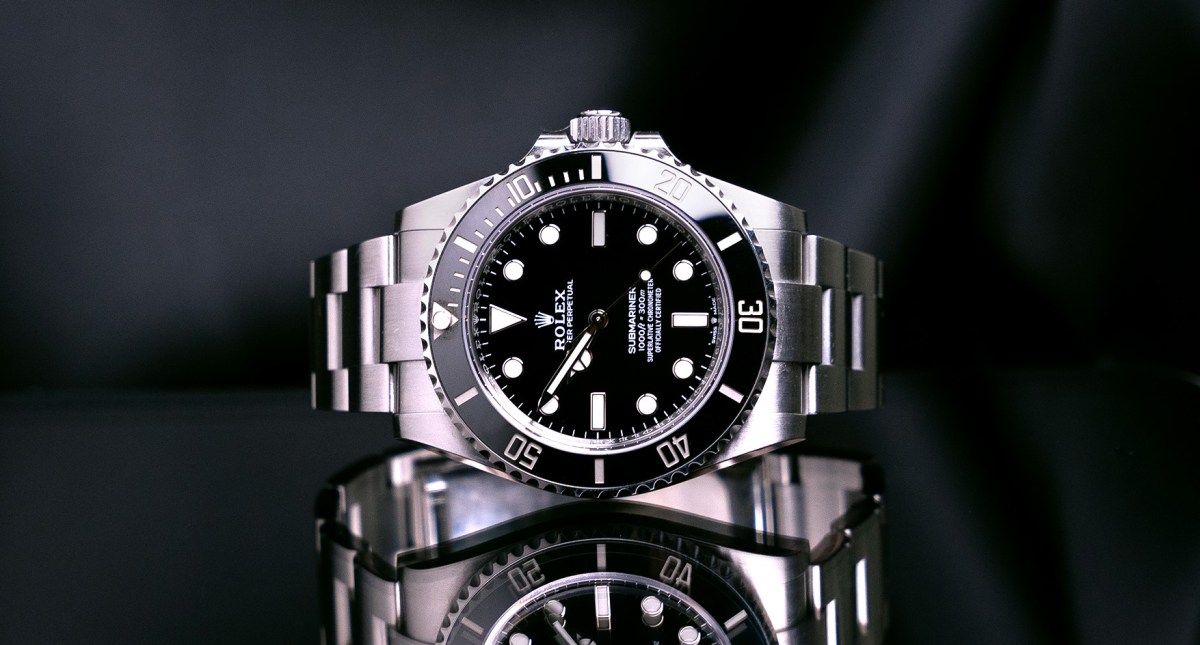 Standing -1 meters deep with the Rolex Submariner&nbsp;124060